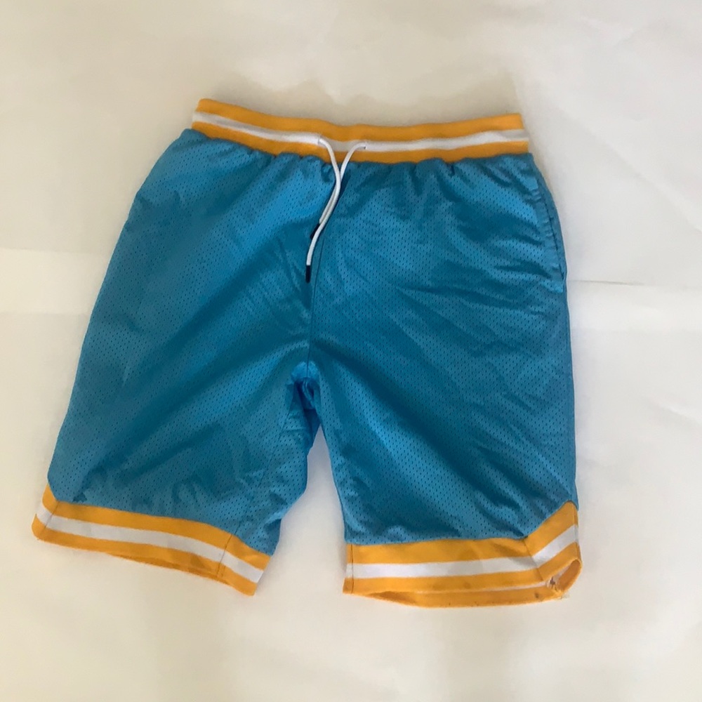 BASKETBALL SHORTS